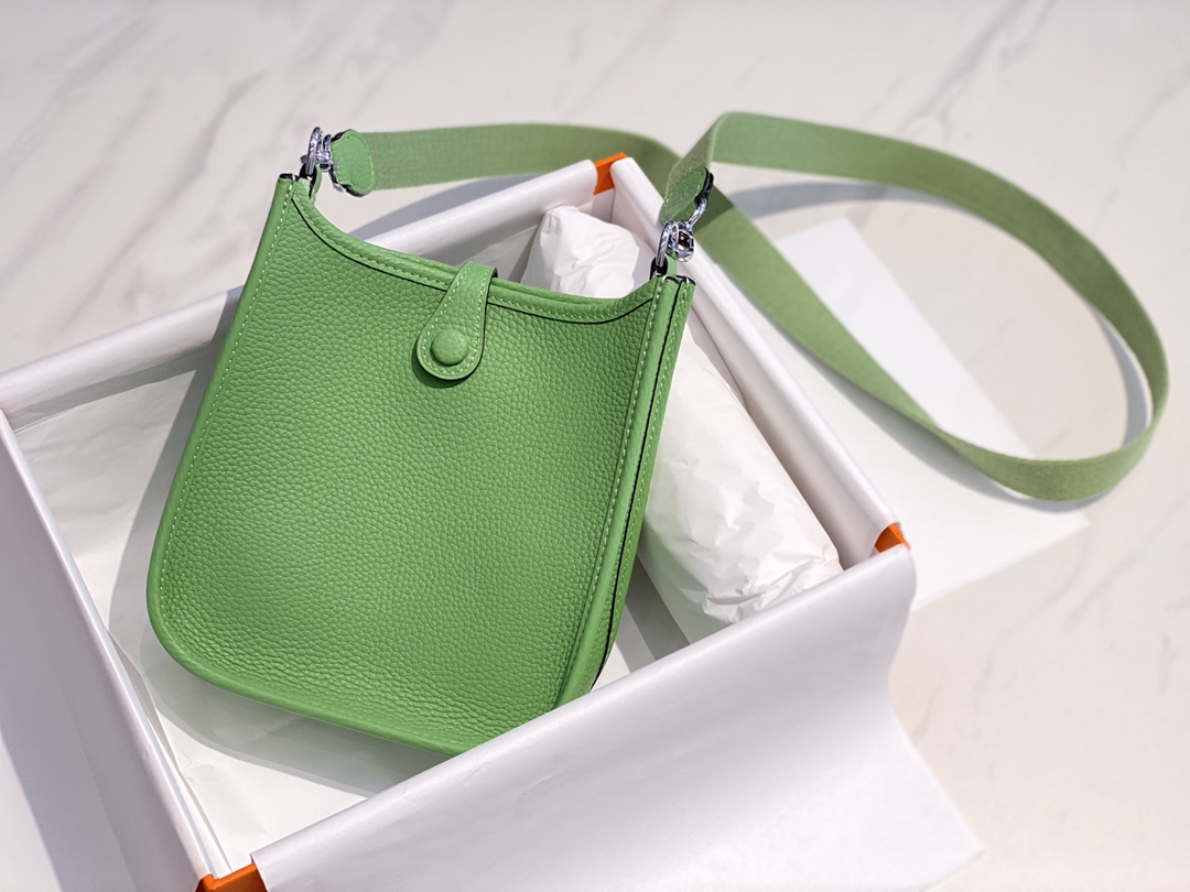 Hermes Evelyne 16 Amazone TPM Shoulder Bag In Green Kiwi Clemence Leather